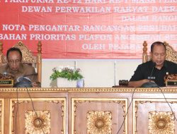 Ketua DPRD Sanggau Pimpin Paripurna Bahas Penyampaian Nota Pengantar KUA dan PPAS