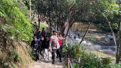 Kabagops Polres Sanggau Pimpin Patroli ke Objek Wisata Pancur Aji