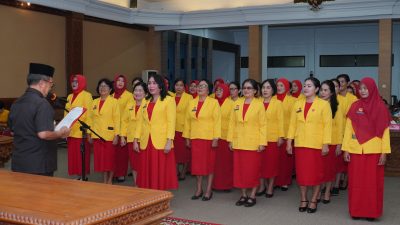 Bupati Sanggau Lantik Pengurus Gabungan Organisasi Wanita Periode 2025-2030