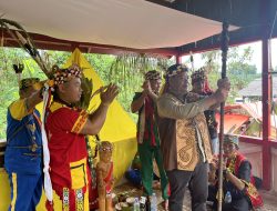 Masyarakat Dayak Hibun Beri Gelar Kehormatan Macan Keringan Tungkat Bunsu Jaga Binuo Kepada Paolus Hadi