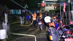 BPBD Sanggau Lakukan Pemadaman Rumah Warga Hampir Terbakar Karena Korsleting Listrik