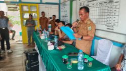 Kades Layak Omang Donatus Joko Lantik Empat Perangkat Desa