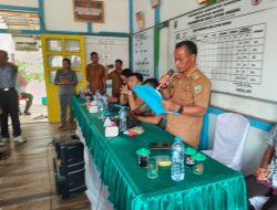 Kades Layak Omang Donatus Joko Lantik Empat Perangkat Desa