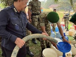 Bupati Sanggau Salurkan Air Bersih untuk Warga Sungai Kosak
