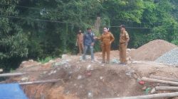 Wabup Sanggau Tinjau Pengerjaan Jembatan Barak di Desa Kedukul