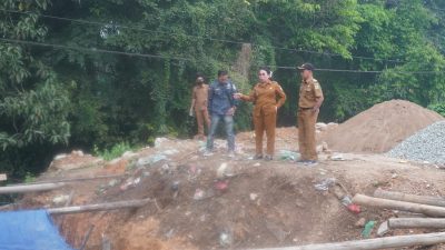 Wabup Sanggau Tinjau Pengerjaan Jembatan Barak di Desa Kedukul